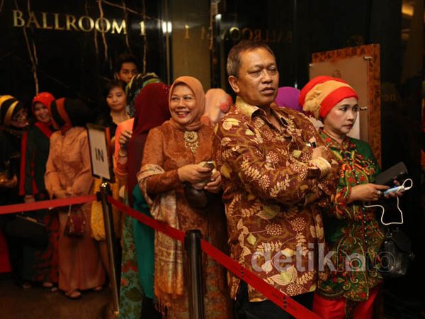 Antrean Tamu Mengular di Pernikahan Raffi-Nagita