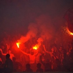 Di Tengah Asap dan Polisi Huru-hara yang Berjaga, Partizan Tundukkan Red Star