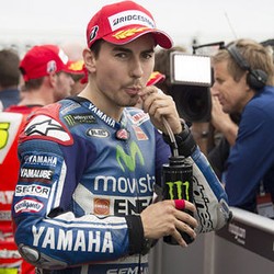 Keluhkan Ban, Lorenzo: Ini Mungkin Posisi ke-2 Paling Beruntung Buatku