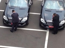 Presiden Jokowi Tinggalkan Gedung MPR/DPR dengan Mobil INDONESIA 1