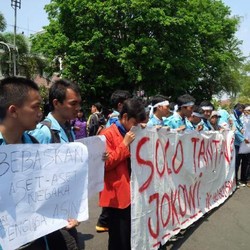 Mahasiswa Solo Demo Tuntut Presiden Jokowi Selesaikan 7 Agenda ini