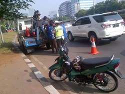 Jelang Pelantikan Jokowi-JK, Lalu Lintas di Depan DPR Masih Lancar