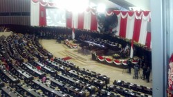 Usai Ucapkan Sumpah, Presiden Jokowi Bertukar Tempat Duduk dengan SBY