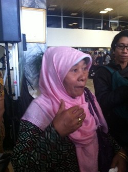 Ibu Irus Terharu Lihat Semua Elit Politik Rukun di Pelantikan Jokowi