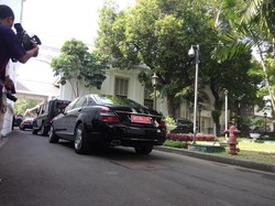 Dilepas Staf Istana, SBY ke DPR Pakai Mobil Berpelat Indonesia 1