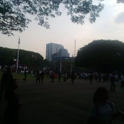 Istana Dipadati Rakyat, Mulai dari Bersandal Jepit Hingga Pakaian Necis