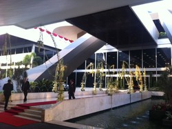 Janur Kuning dan Karpet Merah Siap Sambut Jokowi-JK di MPR