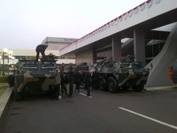 6 Panser Siaga di Kompleks Parlemen Jelang Pelantikan Jokowi-JK