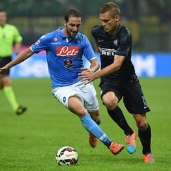 Efektivitas Pergantian Pemain Benitez dan Mazzarri Paksakan Hasil Seri