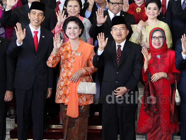 Jokowi-JK Berfoto Bersama Usai Pelantikan