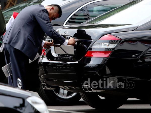 Pergantian Pelat Indonesia-1 dari Mobil SBY ke Jokowi