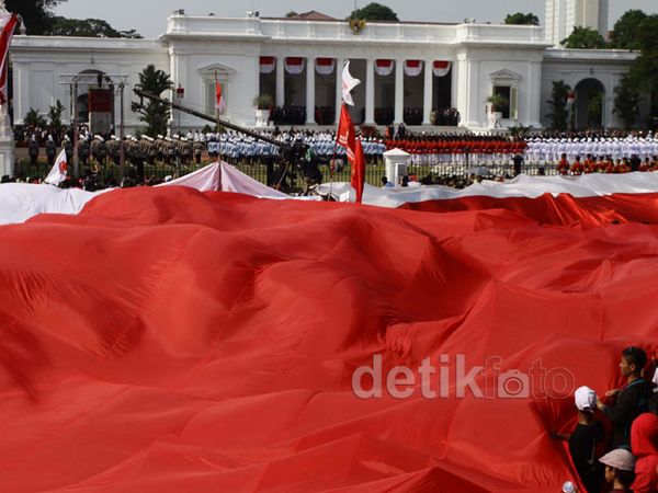 Ribuan Orang Antar Jokowi-JK ke Istana