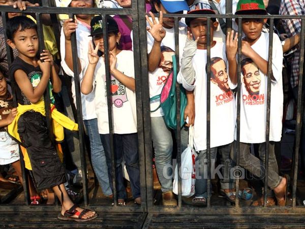 Meriahnya Konser Salam 3 Jari