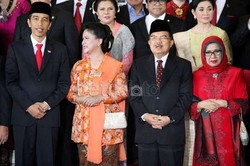 Riasan yang Sesuai untuk Iriana Saat Temani Jokowi Blusukan