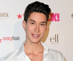 Pria Mirip Ken Barbie Ini akan Jalani Operasi Kecantikan ke-133 yang Berisiko