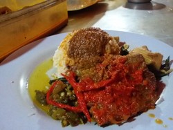 Kembalikan Semangat di Hari Senin dengan Makan Siang Dendeng Balado