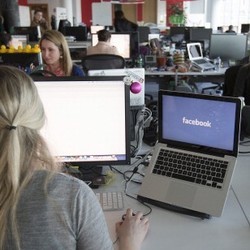 Terpisah 25 Tahun, Kakak Adik Dipertemukan Facebook