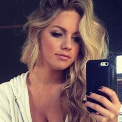 Model Cantik Ini Jebak Pencuri Foto Bugilnya