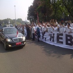 Ini Gaya Dahlan dan Para Direksi BUMN Lambaikan Tangan ke SBY