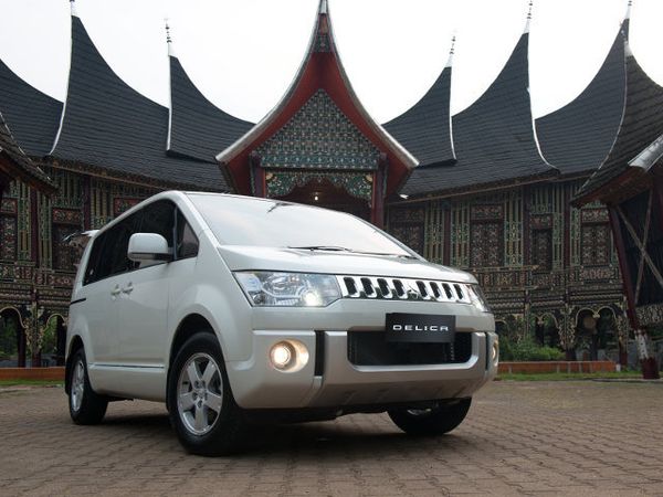 Test Drive Mitsubishi Delica