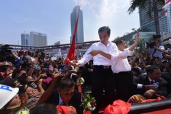 Presiden Jokowi dan Rakyat yang Berpesta