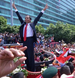 3 Aksi Jokowi ala Rock Star di Pesta Rakyat