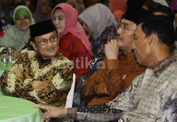 BJ Habibie Dirawat di RS Borromeus Bandung