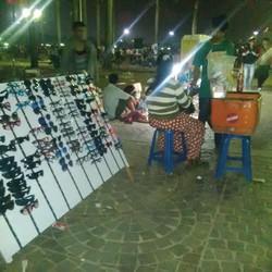 Syukuran Rakyat Usai, PKL Liar Masih Bertahan di Monas