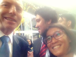 Ramahnya PM Australia Tony Abbott yang Mau Diajak Selfie