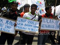 Buruh Tuntut UMP DKI Naik