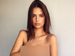 Lagi, Emily Ratajkowski Unggah Foto Topless di Instagram