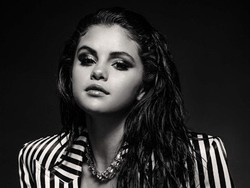 Kenakan Bodysuit, Selena Gomez Unggah Foto Superseksi di Instagram
