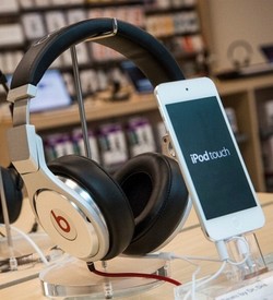 Sudah Punya Beats, Apple Tendang Bose