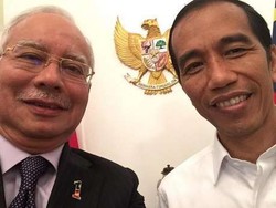 PM Malaysia Pamer Selfie dengan Presiden Jokowi