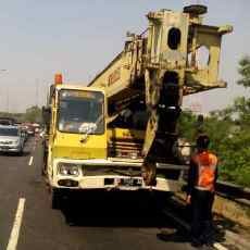 Crane Mogok, Tol Satelit Macet 5 Km