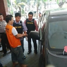 Terbelit Utang, Makelar Barang Antik Curi Mobil