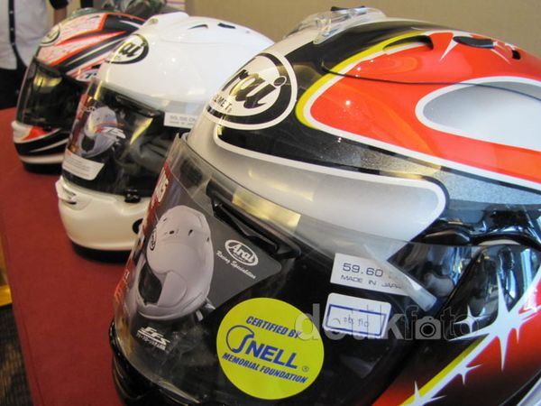 Helm Arai Resmi Meluncur di Indonesia