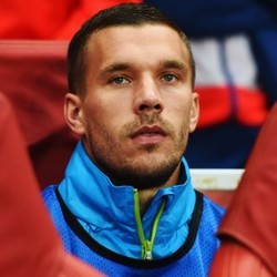 Digosipkan ke Spurs, Podolski: Neraka akan Membeku Sebelum Itu Terjadi