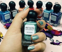 Mencoba Cat Kuku Beraroma Parfum dari Revlon