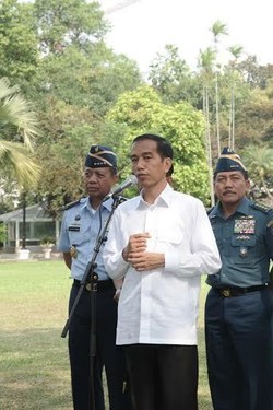 Membaca Makna Jumpa Pers Jokowi Bareng Panglima TNI dan Kapolri