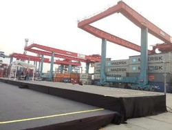 Panggung Raksasa Berlampu Konser di Tanjung Priok Menanti Jokowi