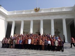 Jokowi, Ahok dan Pejabat DKI Foto Bersama di Istana Seperti Susunan Kabinet