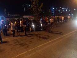 Tabrak Separator, Mobil Ford Fiesta Hampir Terbalik di Margonda