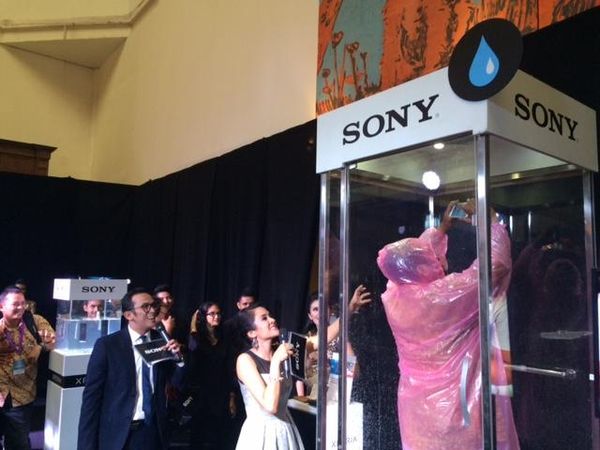 Ketika Pengguna Samsung Ditantang Sony Main Air