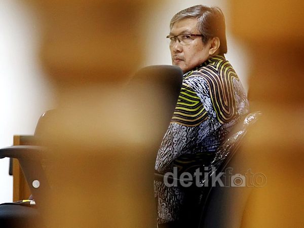 Eks Kepala Bappebti Dituntut 10 Tahun Penjara