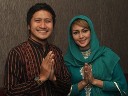 Ingin Momongan Kembar, Arie Untung dan Fenita Usaha Saat Anak Sekolah