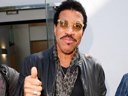 Lionel Richie Bantah Kabar Khloe Kardashian Anak Hasil Selingkuh