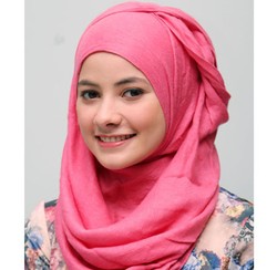 5 Tips Agar Jilbab Tetap Rapi Saat Seharian Beraktivitas
