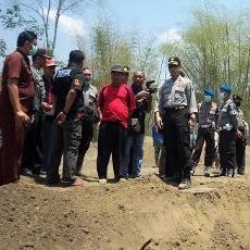 Polisi Tutup Paksa Tambang Pasir Ilegal di Lumajang