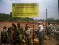 Satpol PP Segel Lahan Apartemen di Cinere Terkait Izin Pembangunan